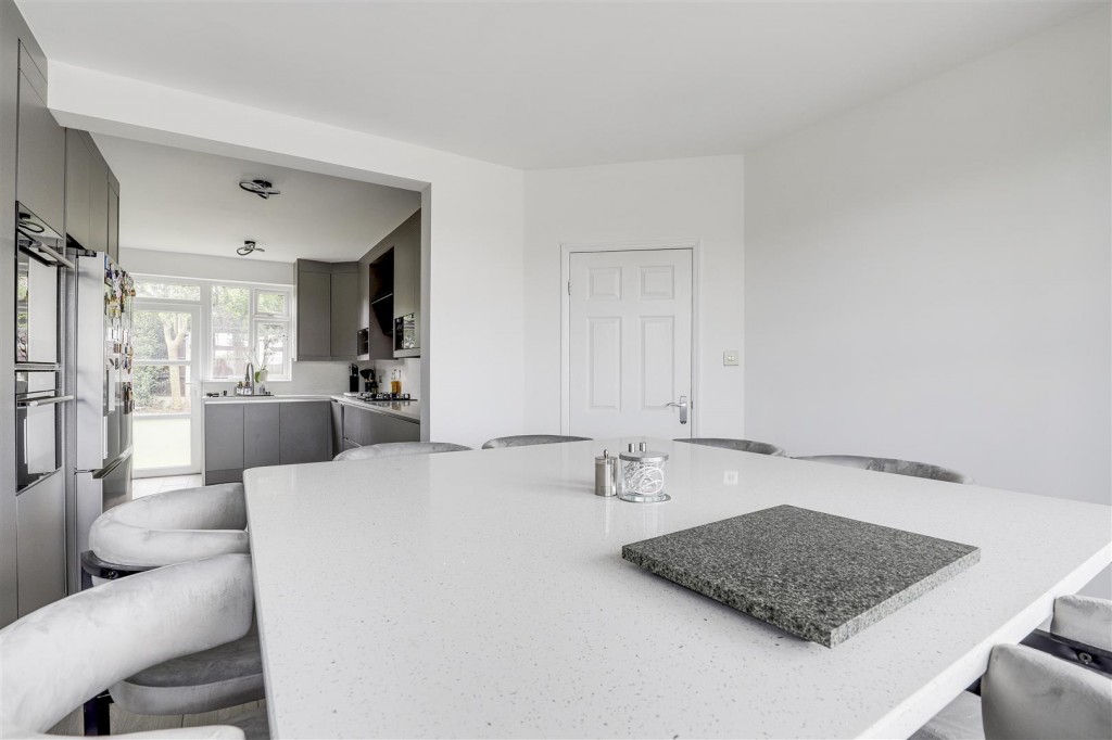 Greythorn Drive, West Bridgford, Nottinghamshire, NG2 7GB