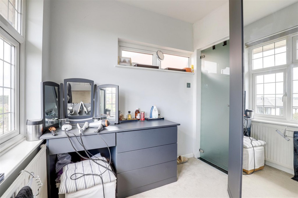 Greythorn Drive, West Bridgford, Nottinghamshire, NG2 7GB