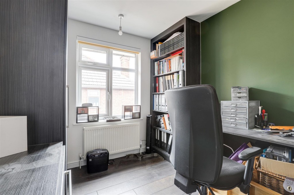 Greythorn Drive, West Bridgford, Nottinghamshire, NG2 7GB