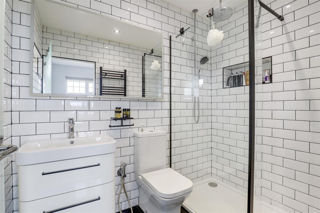 Greythorn Drive, West Bridgford, Nottinghamshire, NG2 7GB