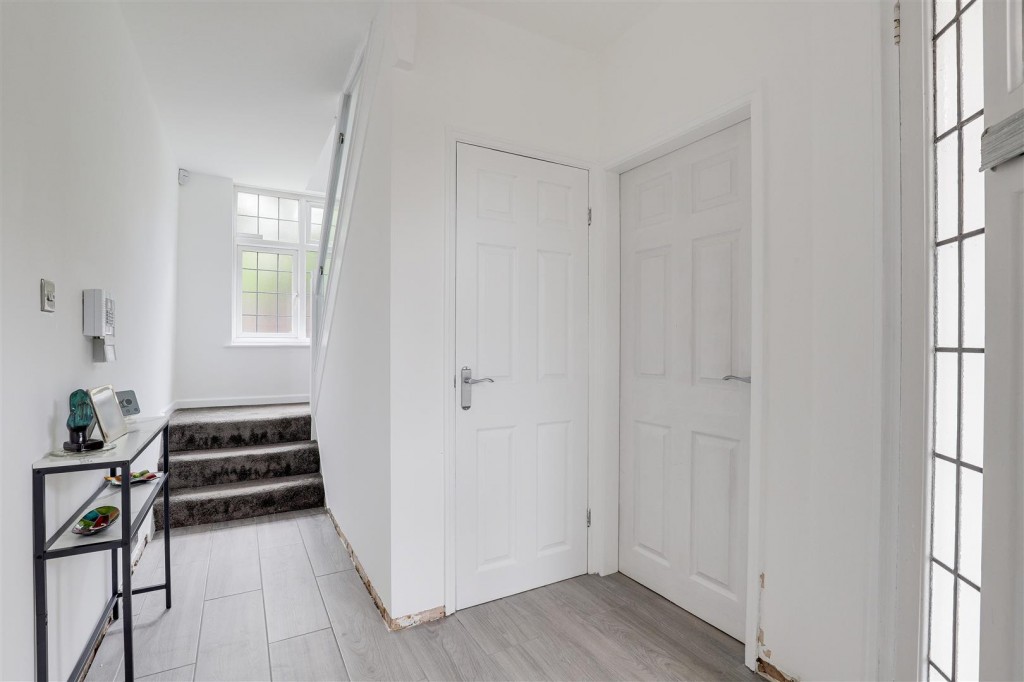 Greythorn Drive, West Bridgford, Nottinghamshire, NG2 7GB