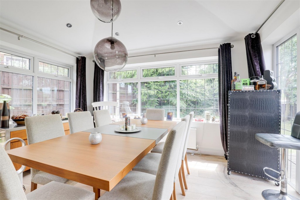 Greythorn Drive, West Bridgford, Nottinghamshire, NG2 7GB
