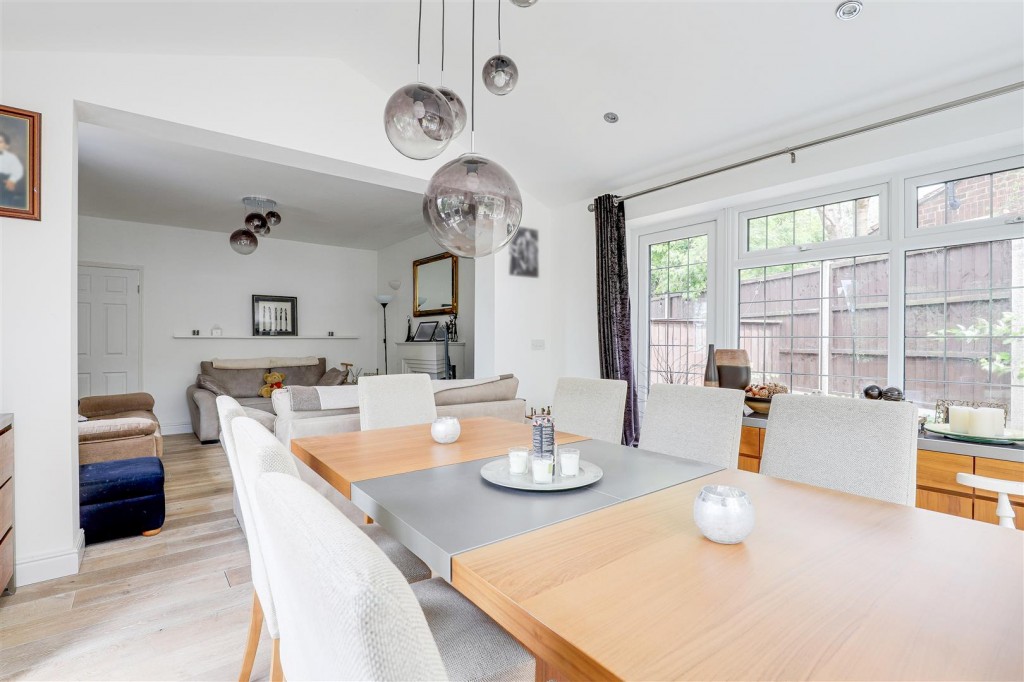 Greythorn Drive, West Bridgford, Nottinghamshire, NG2 7GB