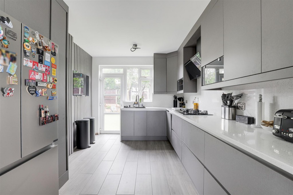 Greythorn Drive, West Bridgford, Nottinghamshire, NG2 7GB