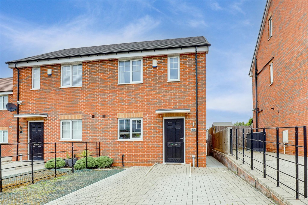 Hall Close, Nottingham, Nottinghamshire, NG5 7RQ