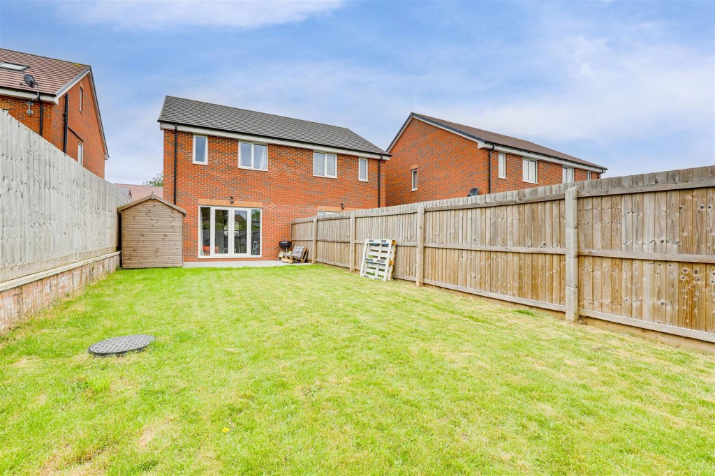 Hall Close, Nottingham, Nottinghamshire, NG5 7RQ