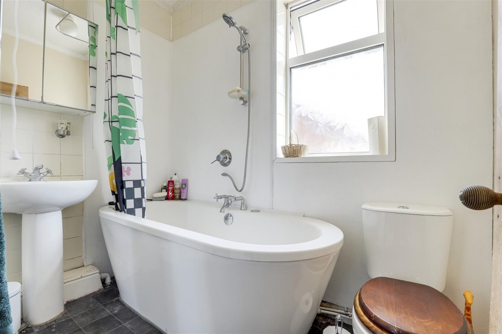 Charnwood Avenue, Long Eaton, Derbyshire, NG10 2HB