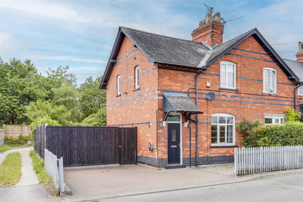 Great Northern Cottages, Hucknall, Nottinghamshire, NG15 8AD