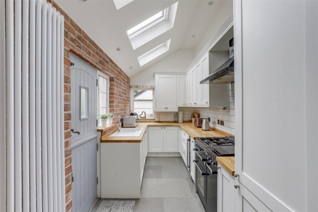 Great Northern Cottages, Hucknall, Nottinghamshire, NG15 8AD