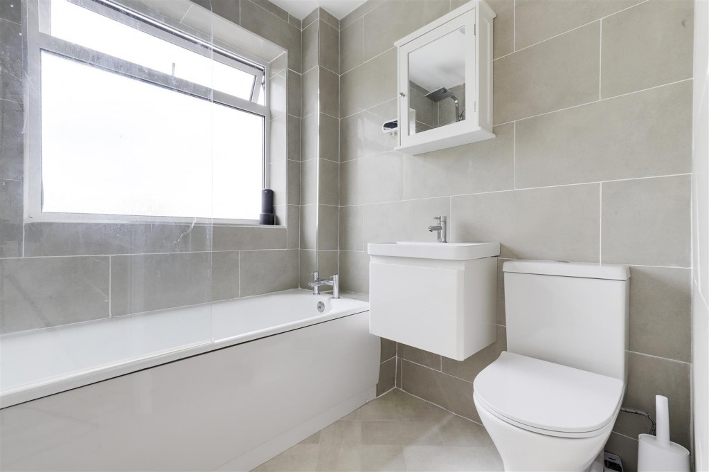 County Road, Gedling, Nottinghamshire, NG4 4JL