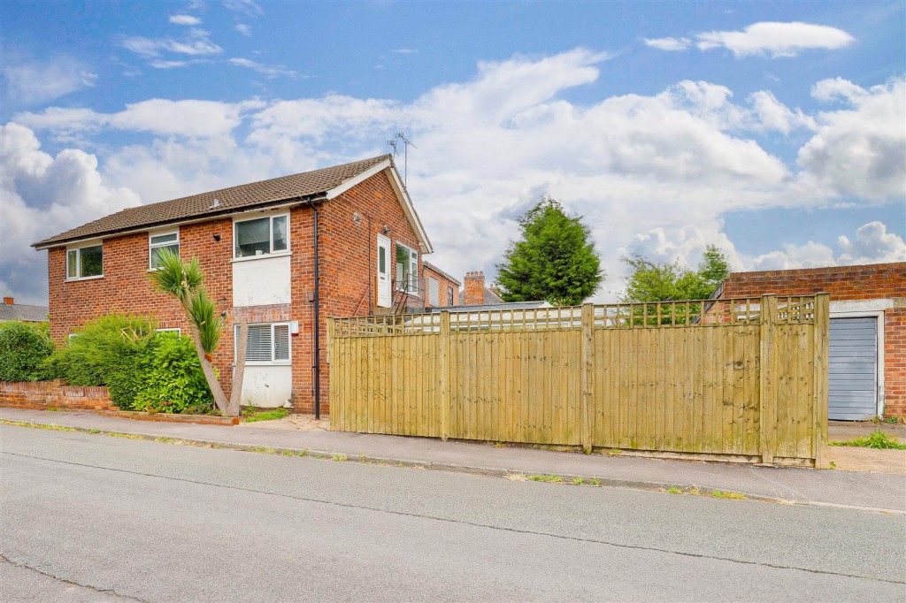 Rushcliffe Avenue, Carlton, Nottinghamshire, NG4 1RQ