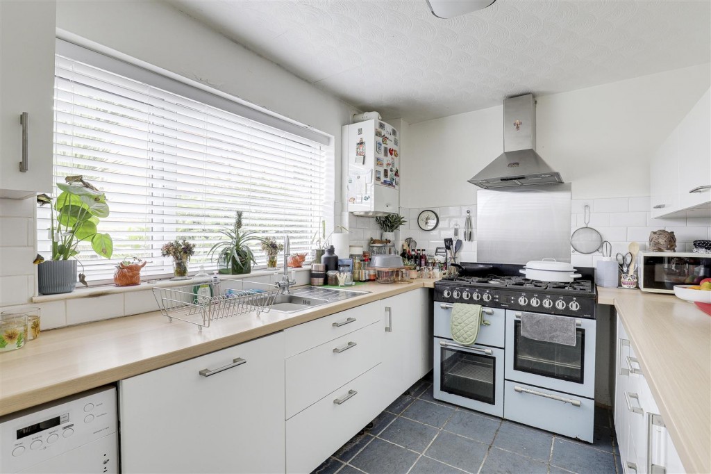 Rushcliffe Avenue, Carlton, Nottinghamshire, NG4 1RQ