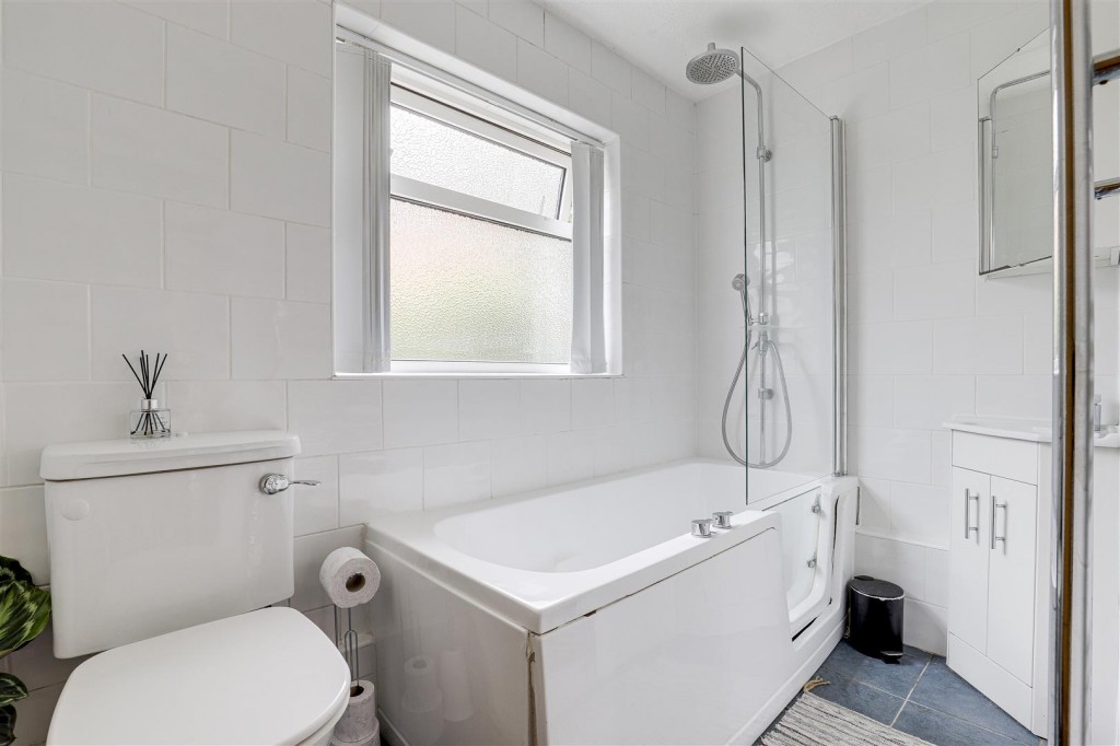 Rushcliffe Avenue, Carlton, Nottinghamshire, NG4 1RQ