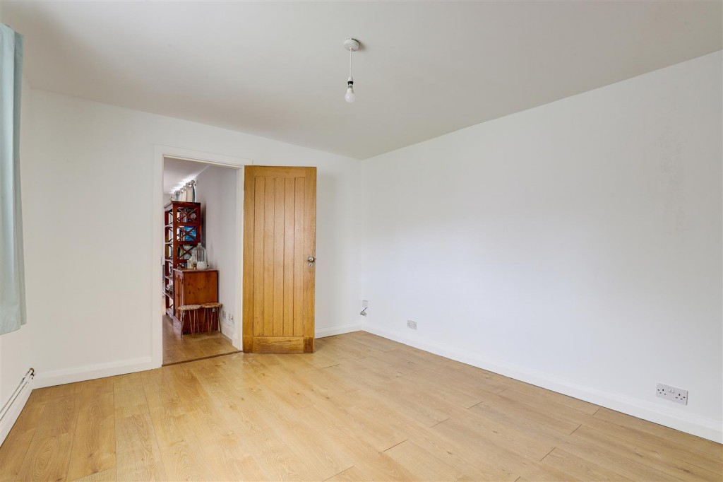 Rushcliffe Avenue, Carlton, Nottinghamshire, NG4 1RQ