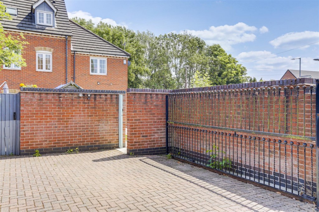 Watnall Road, Hucknall, Nottingham, NG15 6FQ