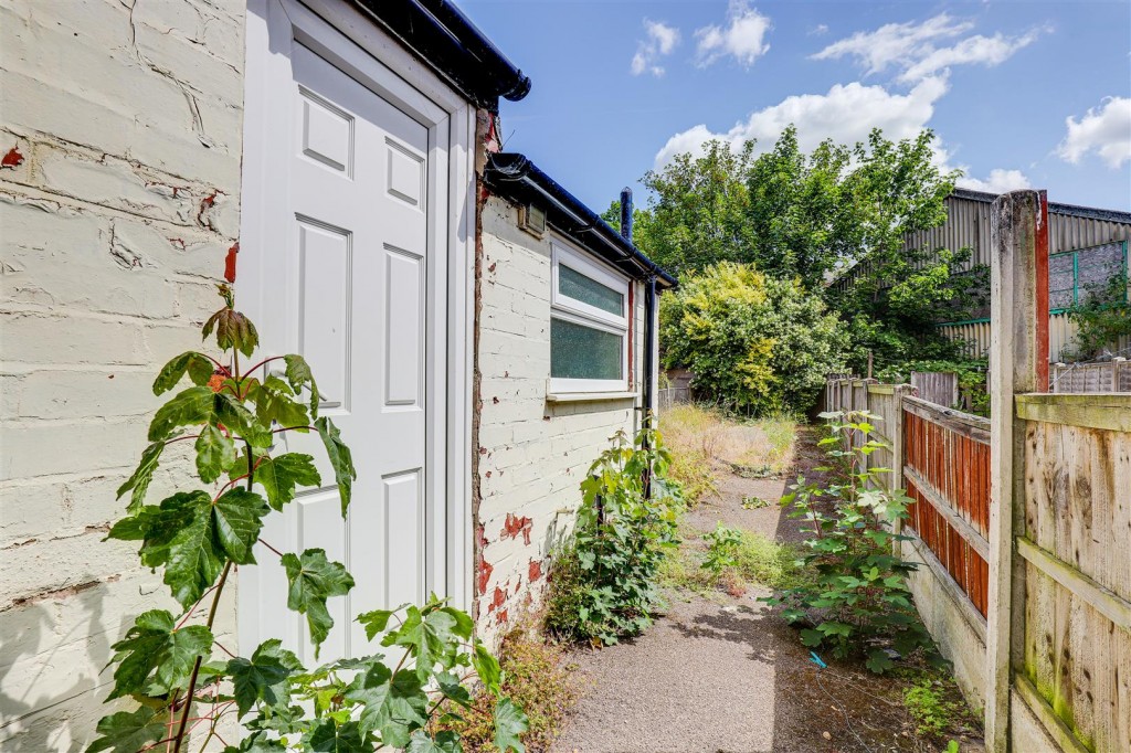 Vernon Road, Basford, Nottinghamshire, NG6 0AT