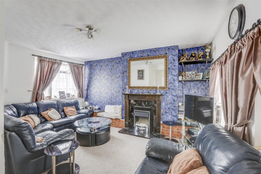 Broad Walk, Nottingham, Nottinghamshire, NG6 0LL