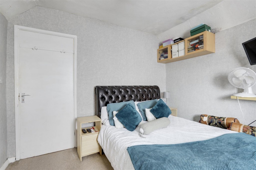 Broad Walk, Nottingham, Nottinghamshire, NG6 0LL