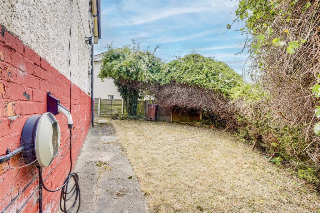Broad Walk, Nottingham, Nottinghamshire, NG6 0LL