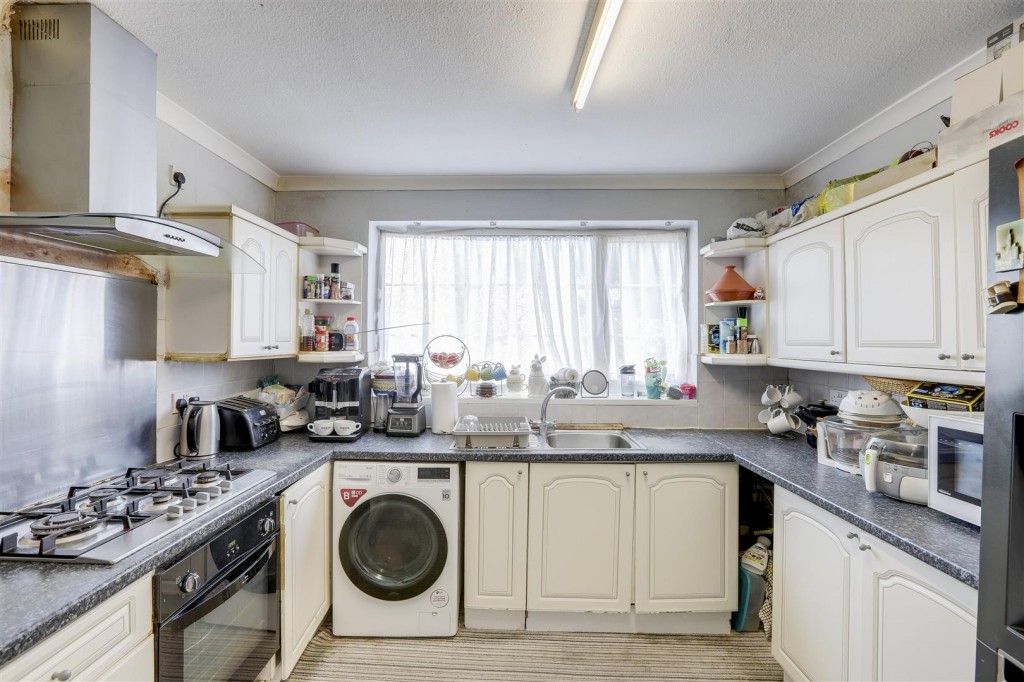 Broad Walk, Nottingham, Nottinghamshire, NG6 0LL