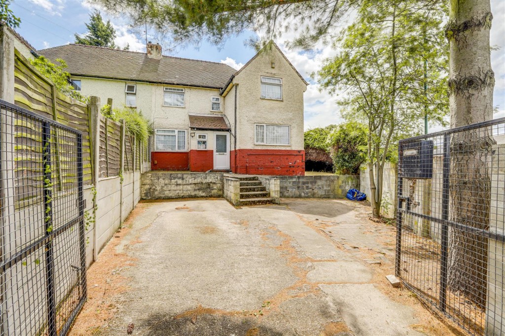 Broad Walk, Nottingham, Nottinghamshire, NG6 0LL