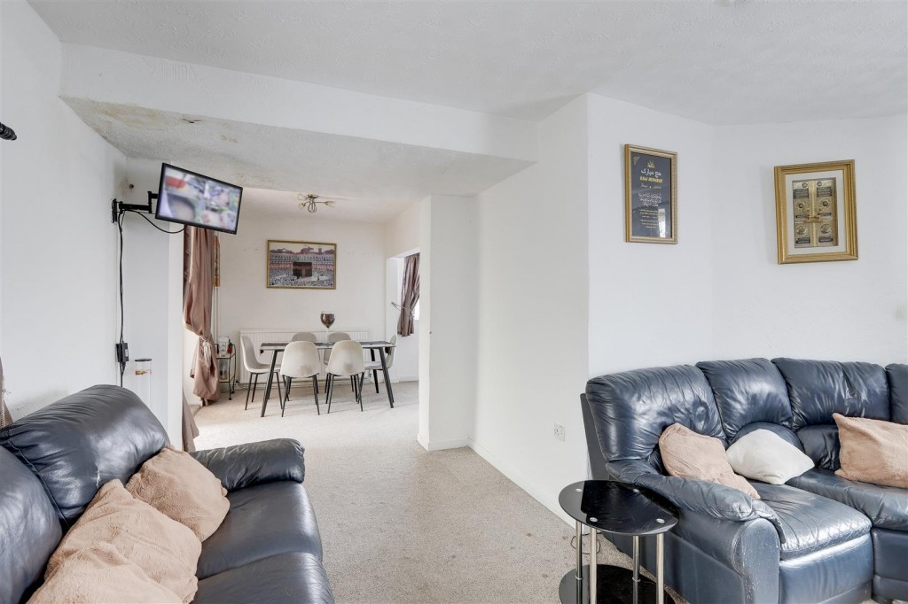 Broad Walk, Nottingham, Nottinghamshire, NG6 0LL