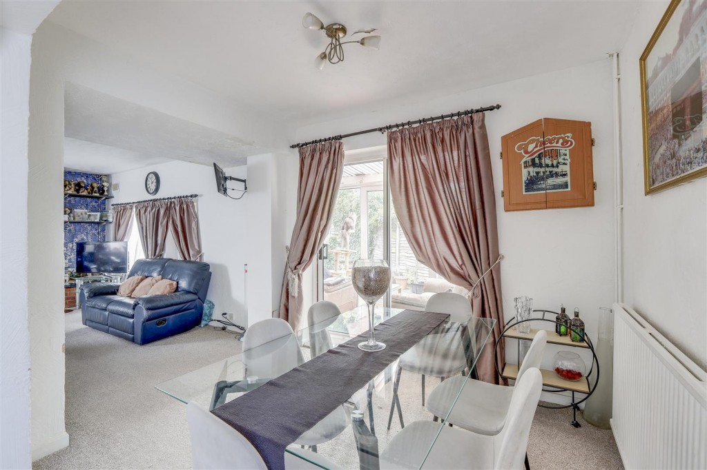 Broad Walk, Nottingham, Nottinghamshire, NG6 0LL