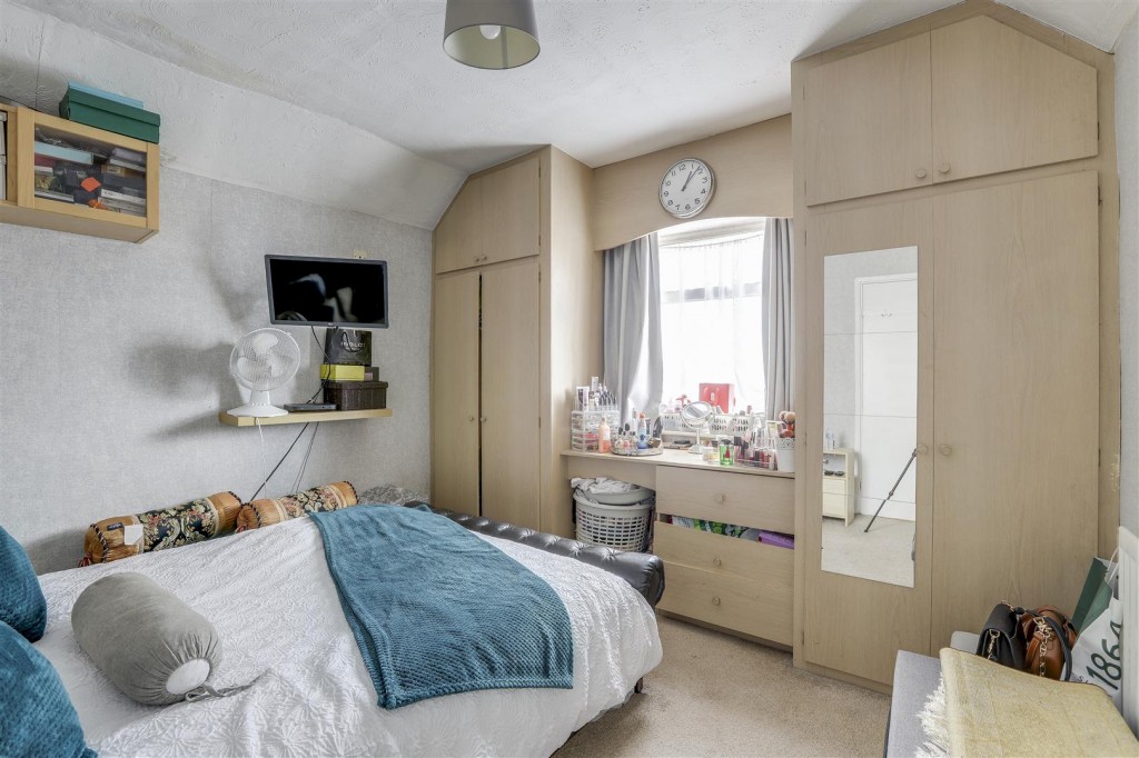 Broad Walk, Nottingham, Nottinghamshire, NG6 0LL