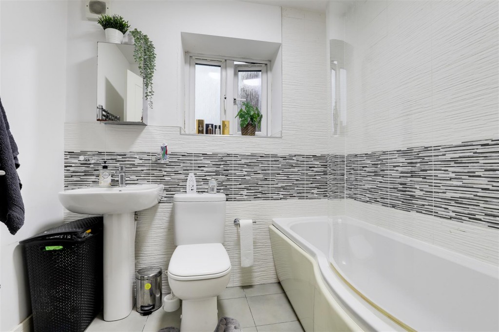 Sherbrook Road, Daybrook, Nottingham, NG5 6AT