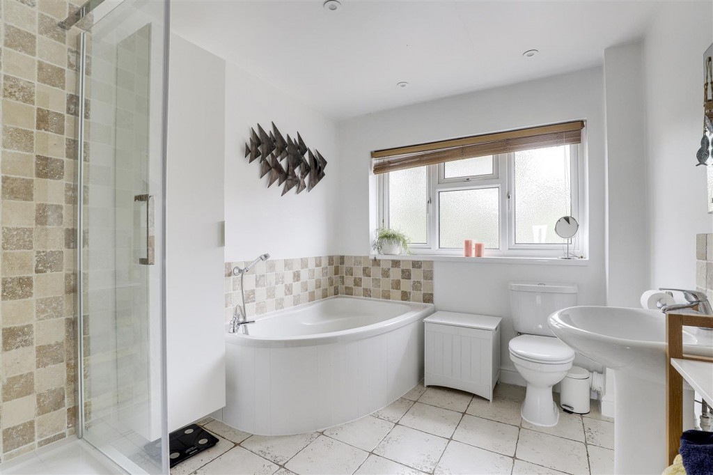Lorne Grove, Radcliffe-On-Trent, Nottinghamshire, NG12 2FX