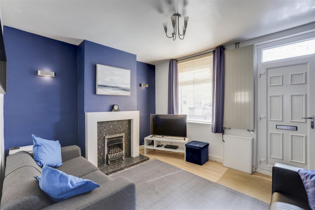 Carlingford Road, Hucknall, Nottinghamshire, NG15 7AE