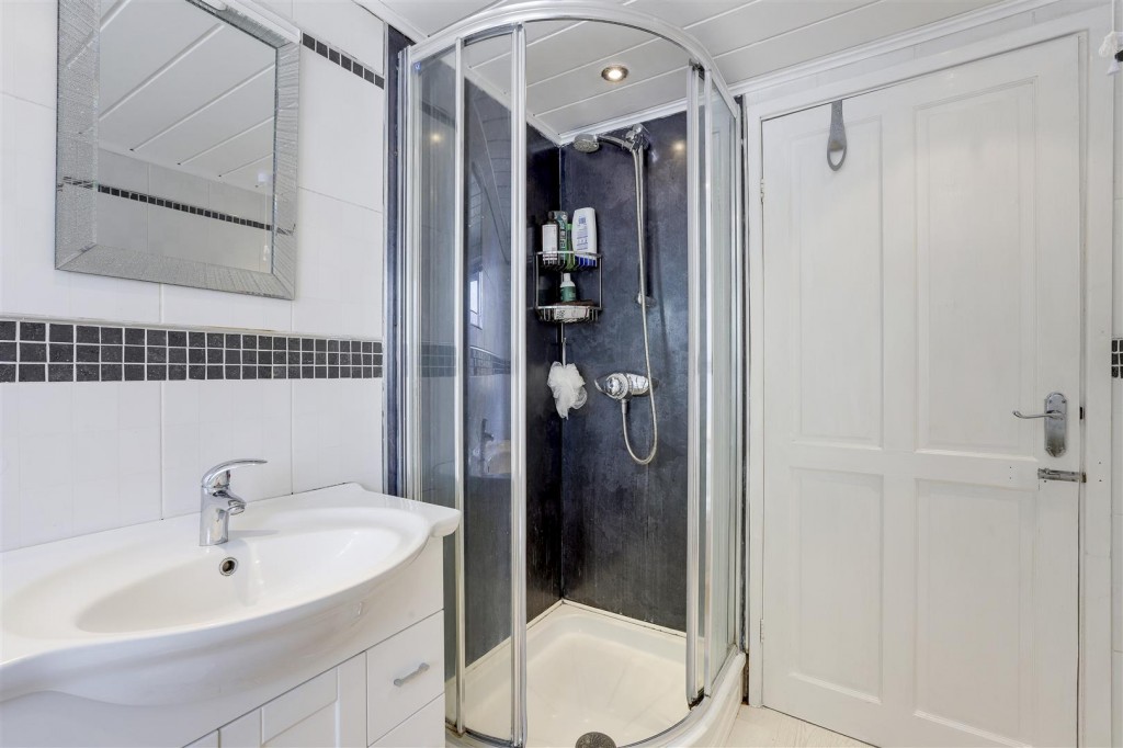 Carlingford Road, Hucknall, Nottinghamshire, NG15 7AE