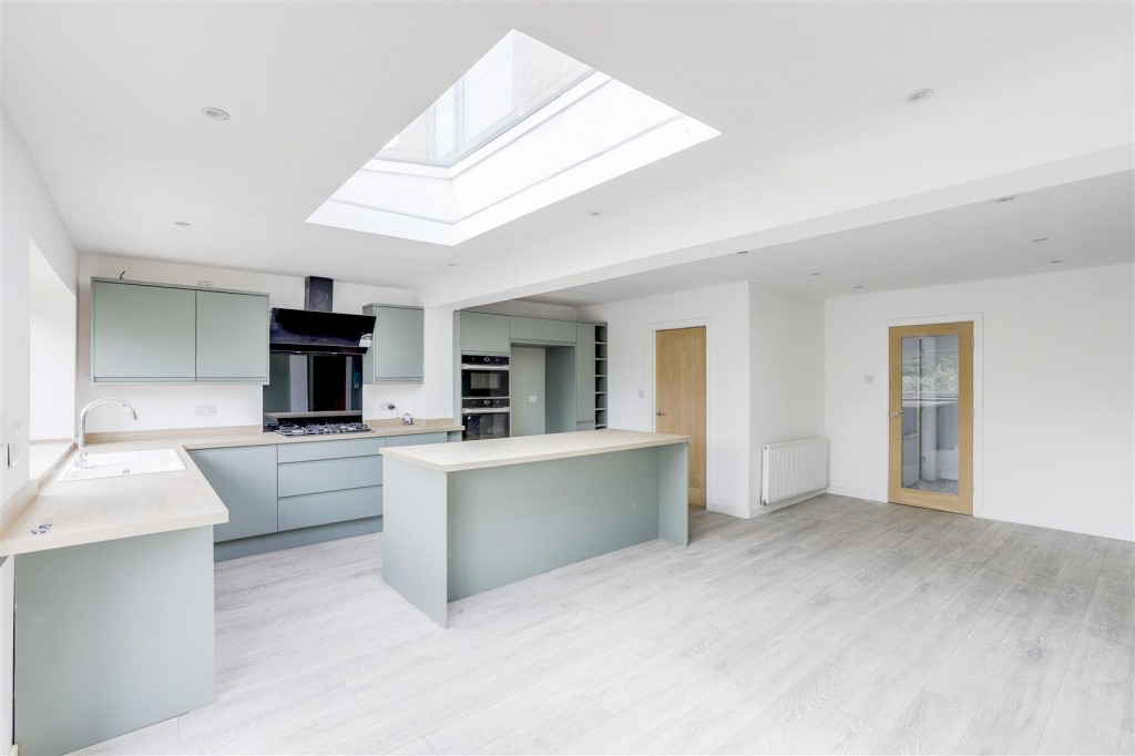 Cokefield Avenue, Nuthall, Nottinghamshire, NG16 1AU