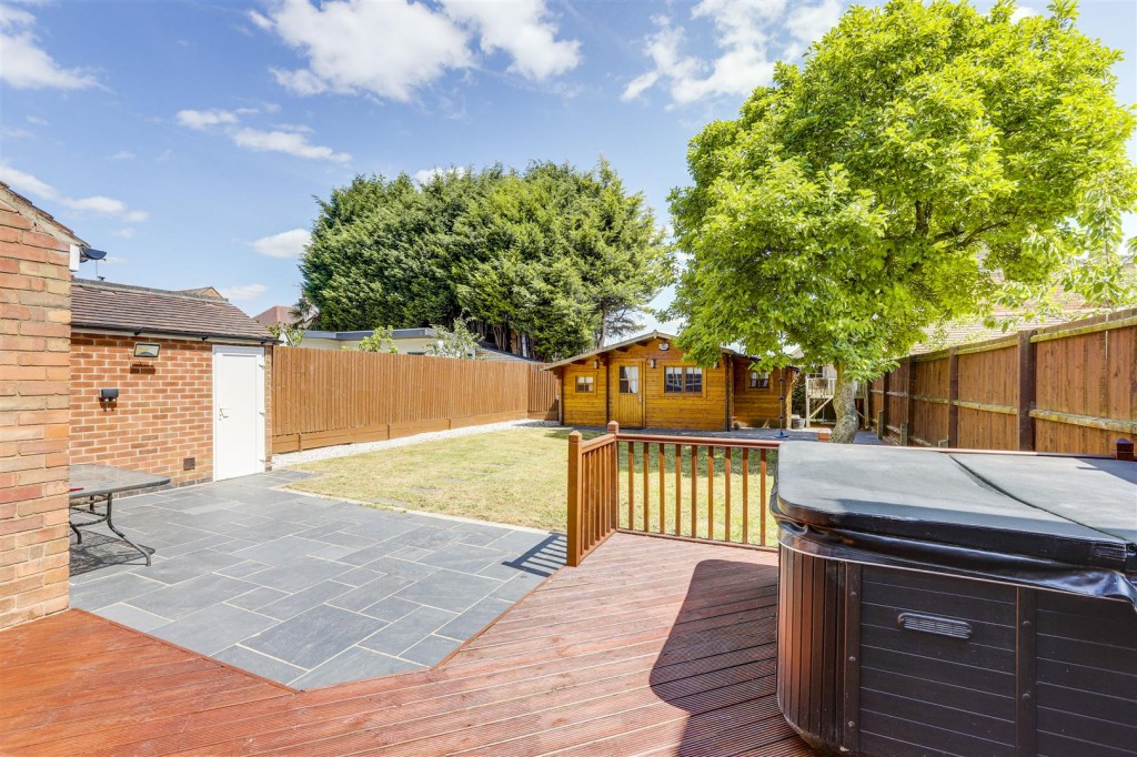 Western Boulevard, Aspley, Nottinghamshire, NG8 5GN