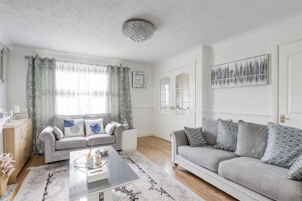 Lynmouth Drive, Ilkeston, Derbyshire, DE7 9HN