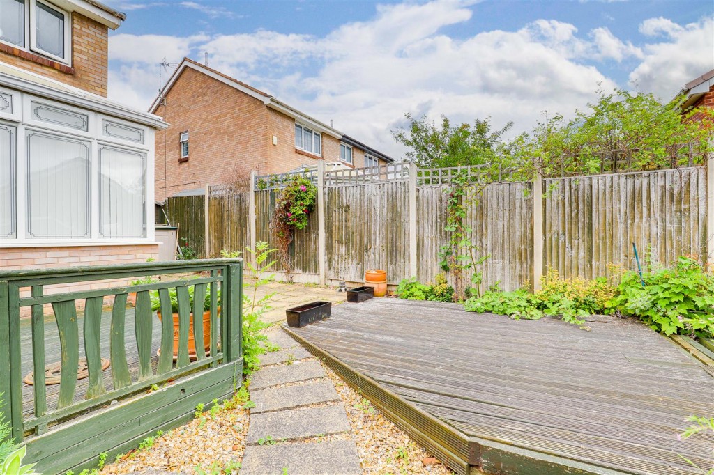 Lynmouth Drive, Ilkeston, Derbyshire, DE7 9HN