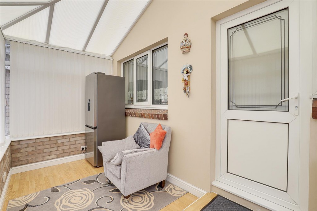 Lynmouth Drive, Ilkeston, Derbyshire, DE7 9HN