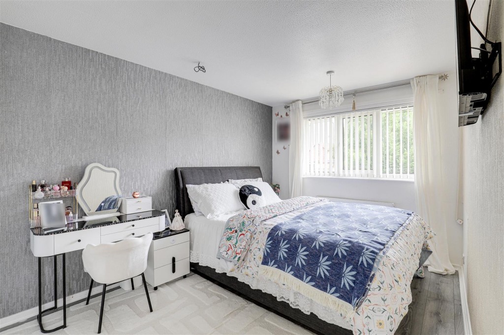 Lynmouth Drive, Ilkeston, Derbyshire, DE7 9HN