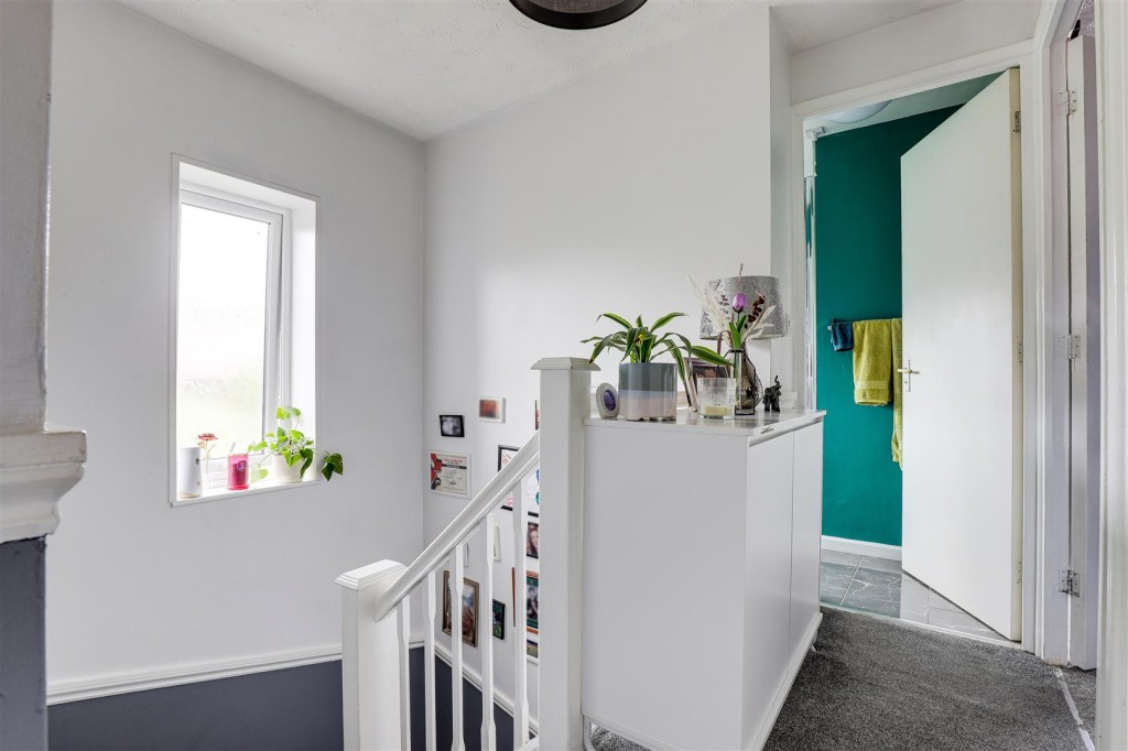 Deer Park Drive, Arnold, Nottinghamshire. NG5 8SF