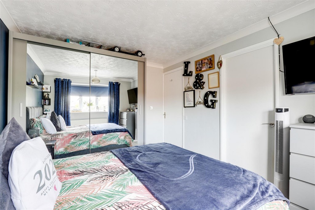 Deer Park Drive, Arnold, Nottinghamshire. NG5 8SF