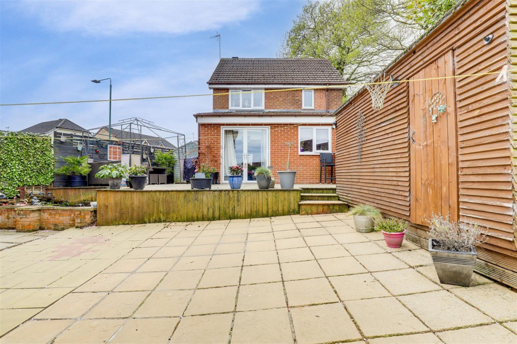 Deer Park Drive, Arnold, Nottinghamshire. NG5 8SF