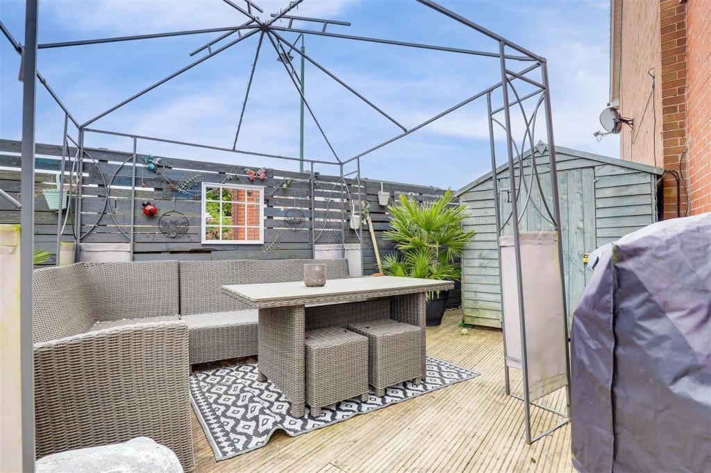 Deer Park Drive, Arnold, Nottinghamshire. NG5 8SF