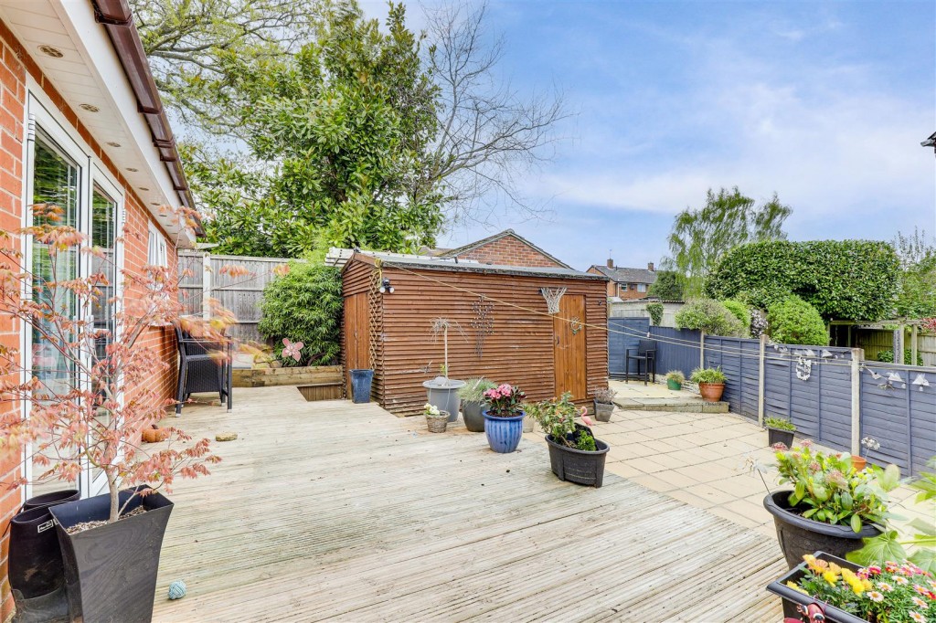 Deer Park Drive, Arnold, Nottinghamshire. NG5 8SF