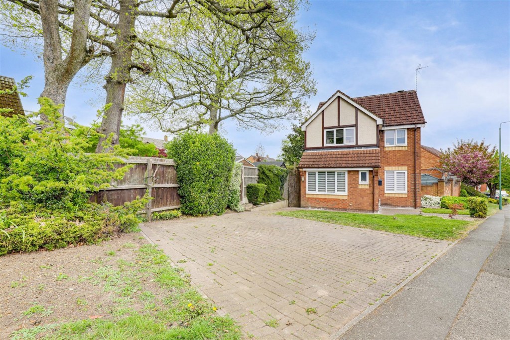 Deer Park Drive, Arnold, Nottinghamshire. NG5 8SF