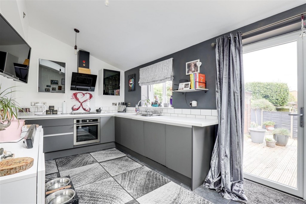 Deer Park Drive, Arnold, Nottinghamshire. NG5 8SF