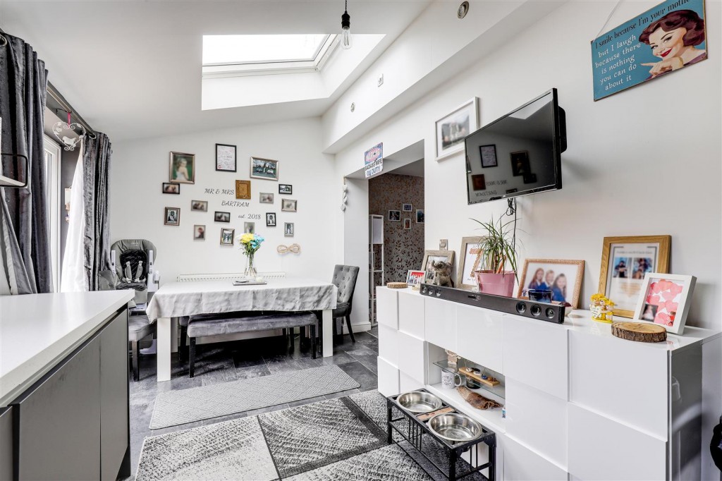 Deer Park Drive, Arnold, Nottinghamshire. NG5 8SF