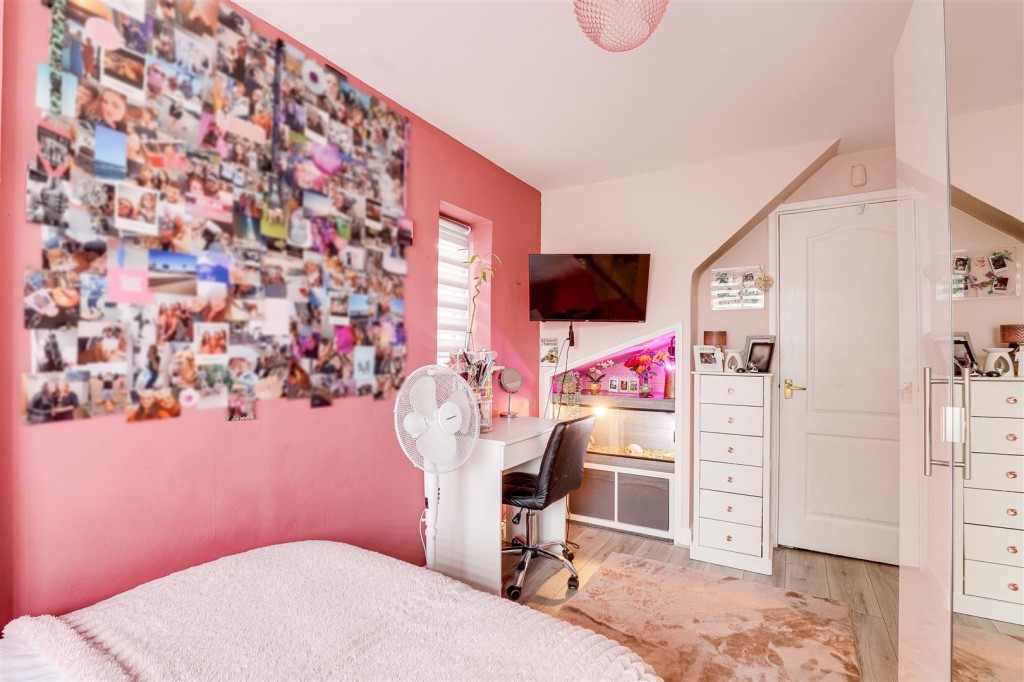 Deer Park Drive, Arnold, Nottinghamshire. NG5 8SF