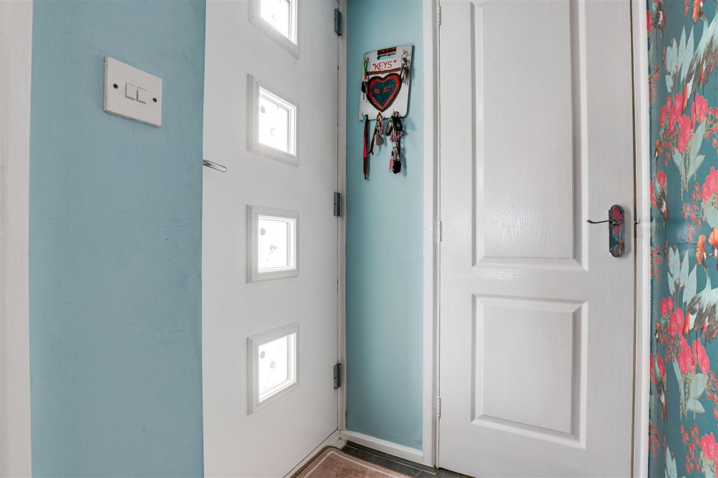 Deer Park Drive, Arnold, Nottinghamshire. NG5 8SF