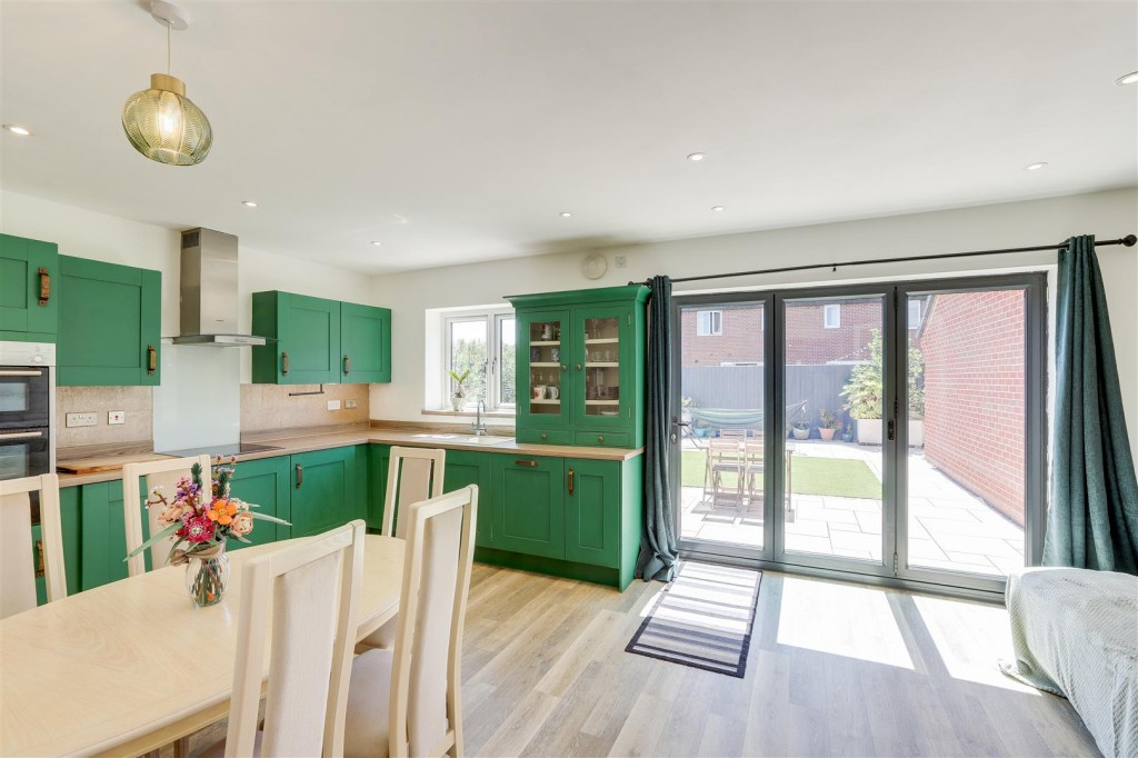 Hartland Drive, Mapperley, Nottinghamshire, NG3 5UZ