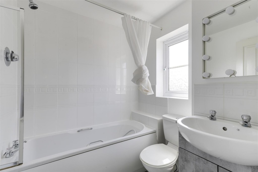 Gainsford Crescent, Bestwood, Nottinghamshire, NG5 5HT